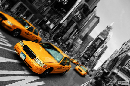 Фотообои Желтые такси на черно-белом изображении площади Таймс-сквер