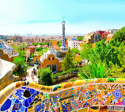 Вид на Барселону с террасы парка Гуэль. Испания