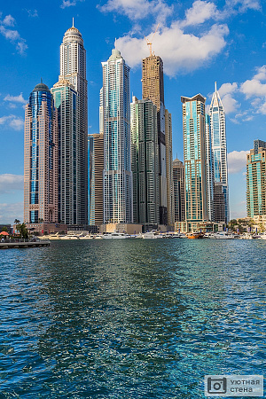 Бухта с видом на небоскребы. Дубай