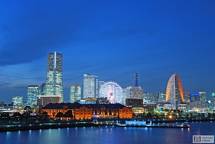 Панорамный вид вечерней Йокогамы. Япония